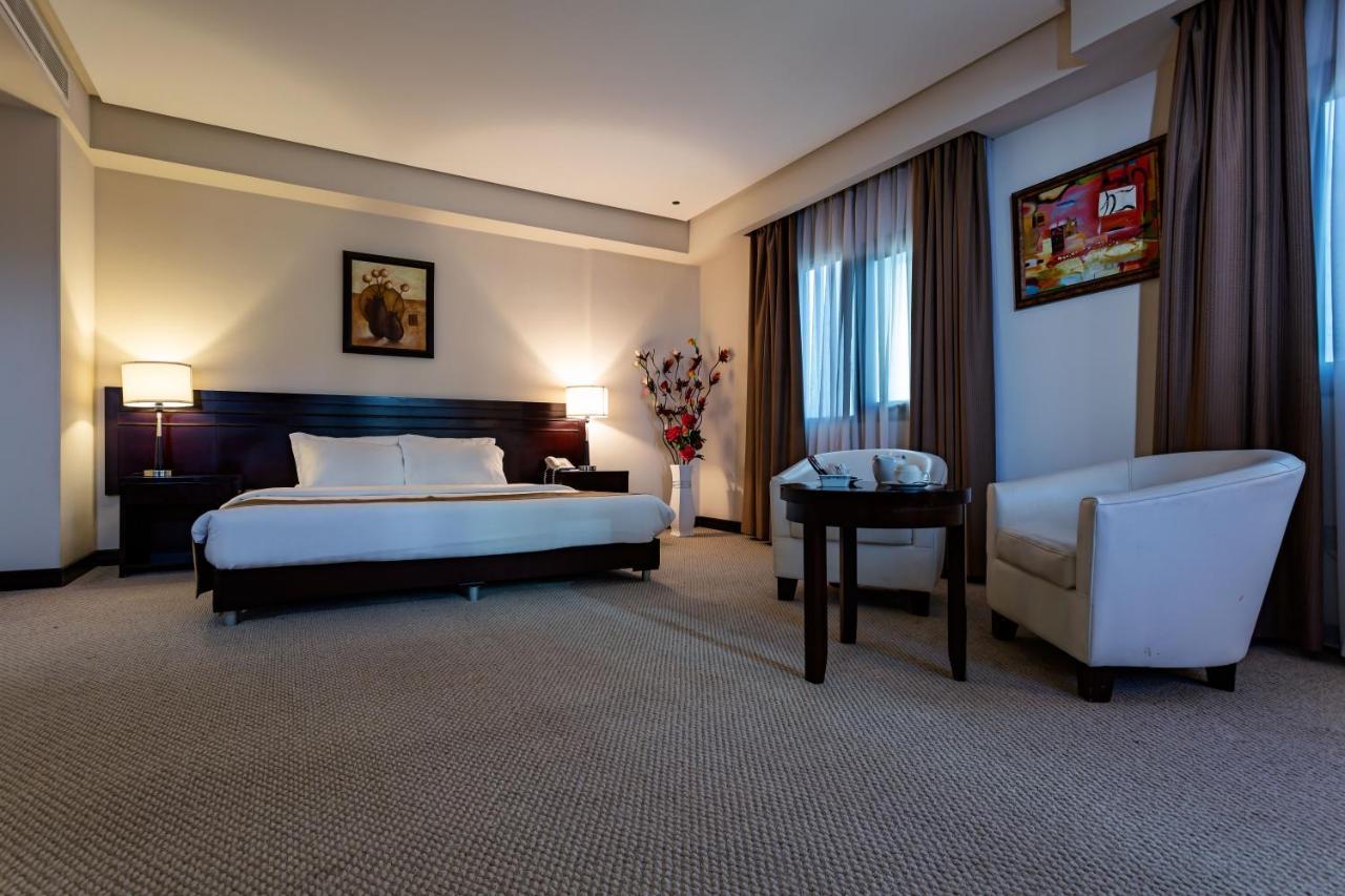 Monroe Hotel & Suites Манама Екстер'єр фото
