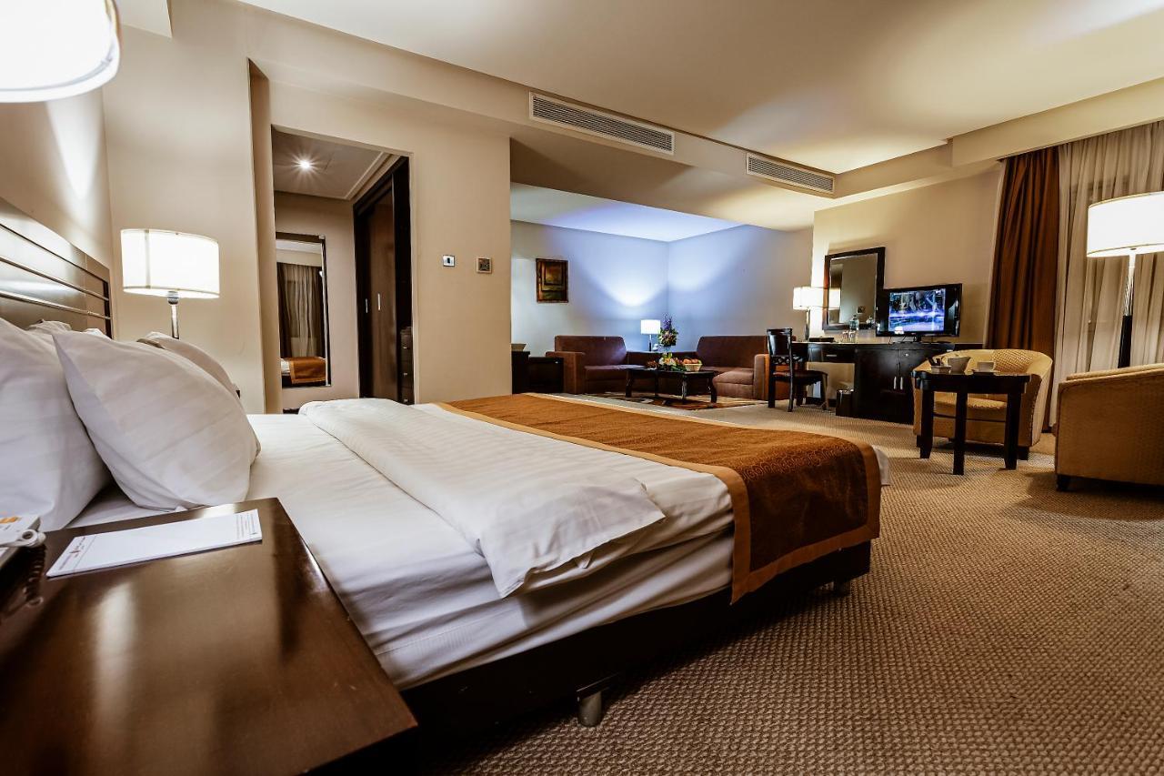 Monroe Hotel & Suites Манама Екстер'єр фото