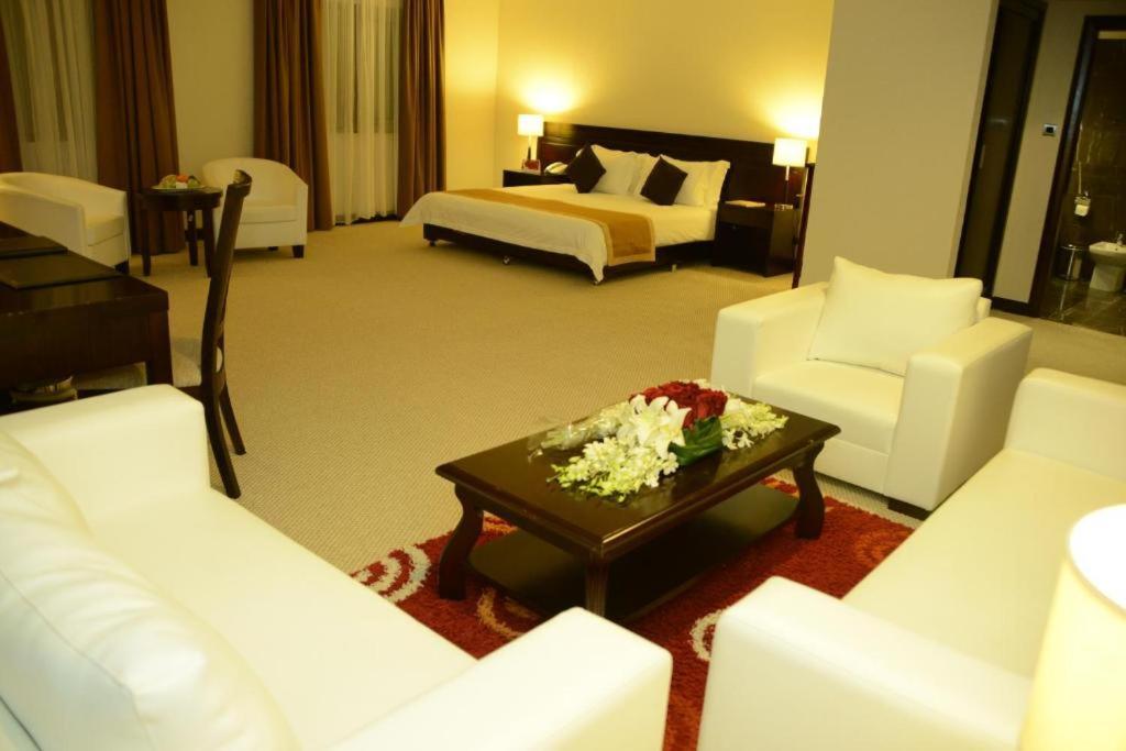 Monroe Hotel & Suites Манама Екстер'єр фото