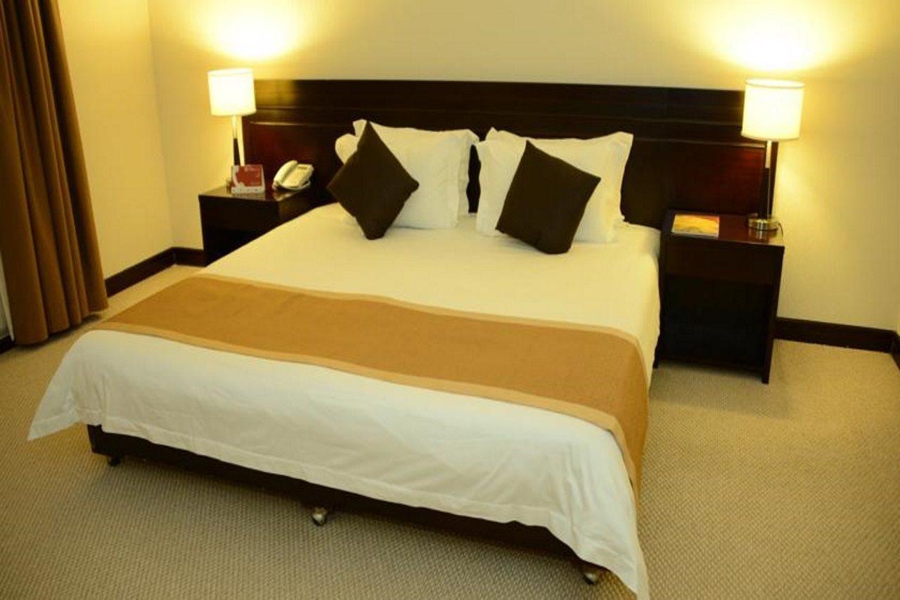 Monroe Hotel & Suites Манама Екстер'єр фото