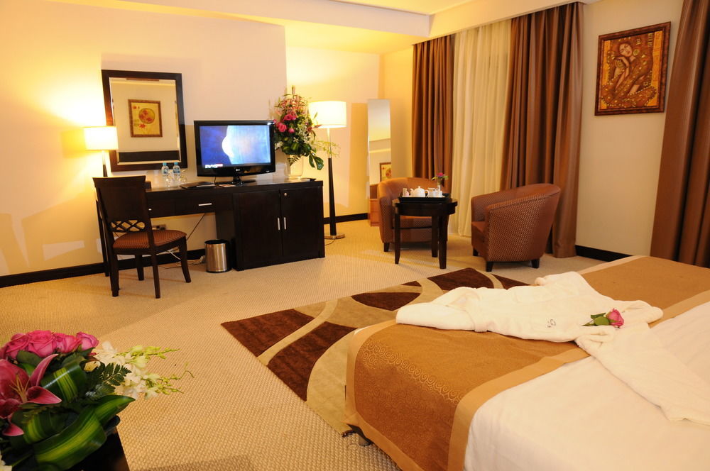 Monroe Hotel & Suites Манама Екстер'єр фото