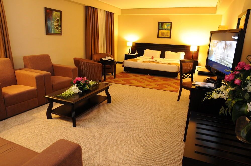 Monroe Hotel & Suites Манама Екстер'єр фото