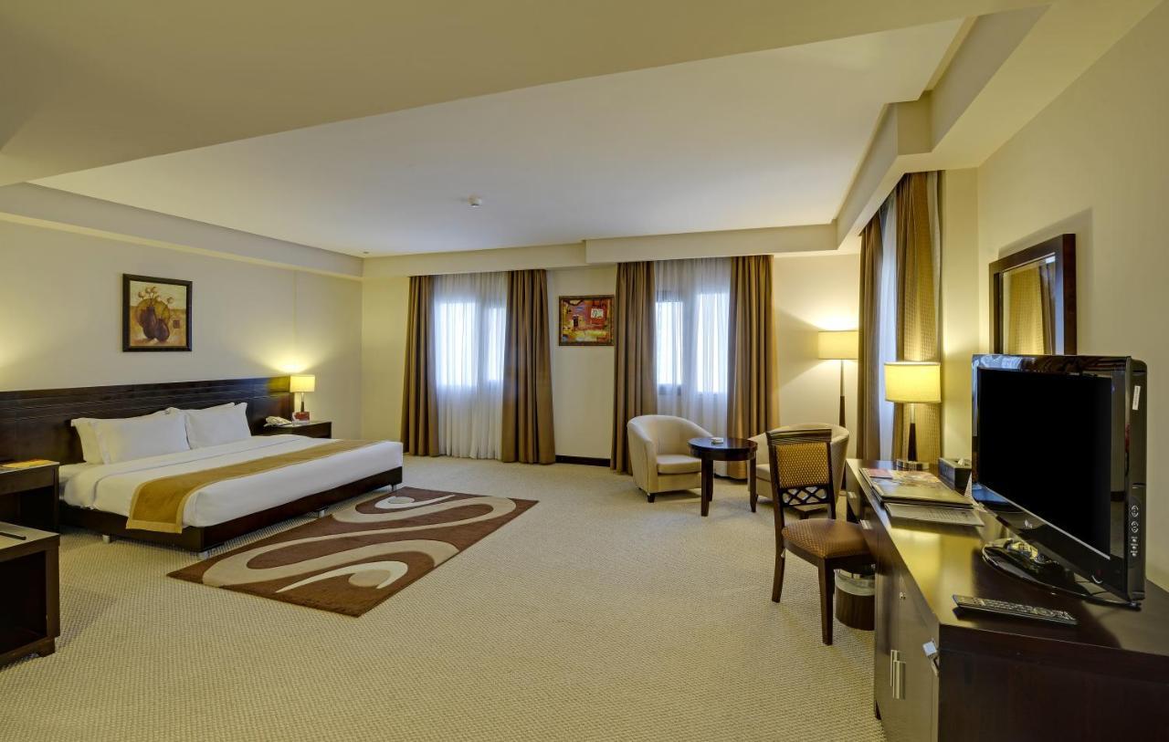 Monroe Hotel & Suites Манама Екстер'єр фото