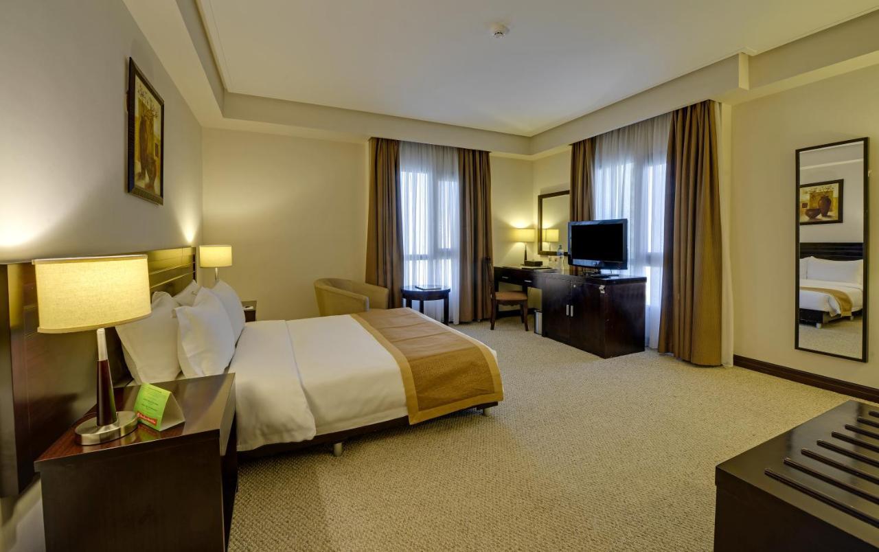 Monroe Hotel & Suites Манама Екстер'єр фото